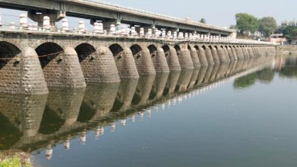 नीरातील ब्रिटिशकालीन पूल पाडण्याचे आदेश, ग्रामस्थांचा संताप; ऐतिहासिक वारसा वाचविण्याची मागणी