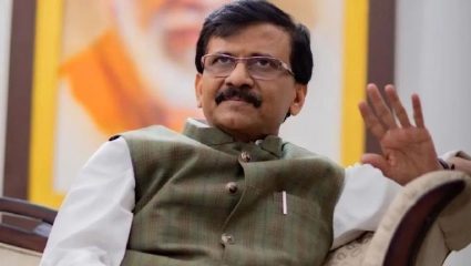 Maharashtra Politics : “हमाम में सब नंगे” प्रमाणे सगळेच उघडे पडले…; अशोक खरात प्रकरणावर खासदार राऊतांची टीका