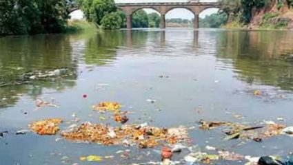 Kolhapur News : पंचगंगा नदीप्रदूषण करणाऱ्यांवर कारवाई करणार का ? प्रदूषण मंडळाला नागरिकांचा संतप्त सवाल
