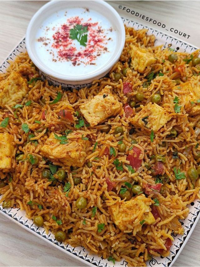 उरलेल्या भातापासून झटपट पनीर तवा पुलाव तयार करा