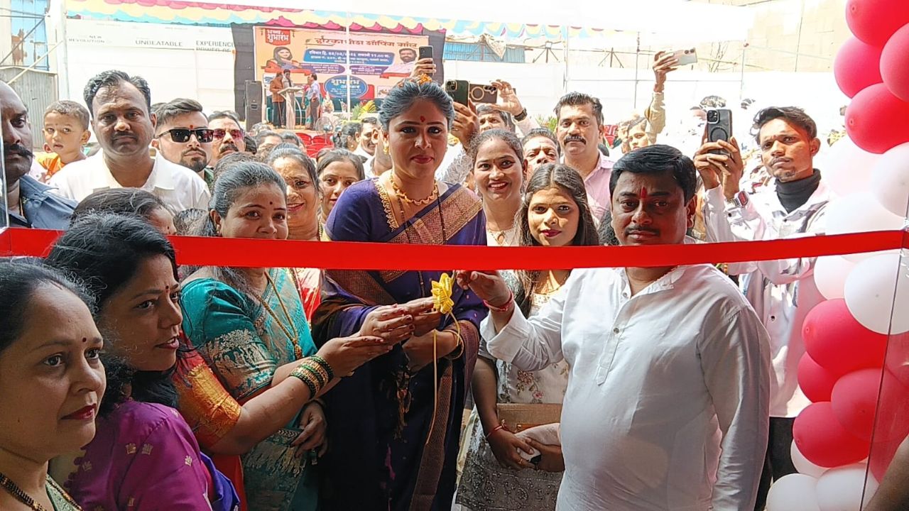 पनवेलकरांनोsss आता तुमची शॉपिंग होईल अजूनच भारी! द्वारकाधीश शॉपिंग सेंटर मॉलचे अभिनेत्री अक्षया देवधरच्या हस्ते उद्घाटन