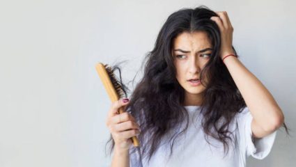 Haircare Tips : हाथ लावताच मुठ्ठीत केसं येतात? मग हे रुटीन फॉलो करा, काही दिवसांतच केसगळती होईल दूर