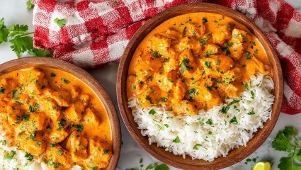 विकेंड स्पेशल : घरी बनवा क्रिमी ‘कोकोनट चिकन करी’, गरमा गरम भातासोबत लागेल मजेदार