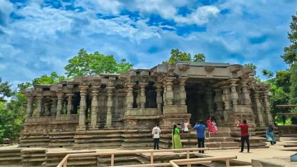 1000 स्तंभांवर टिकून आहे हे प्राचीन मंदिर, विष्णू-शंकरासह सूर्यदेवाचीही केली जाते पूजा