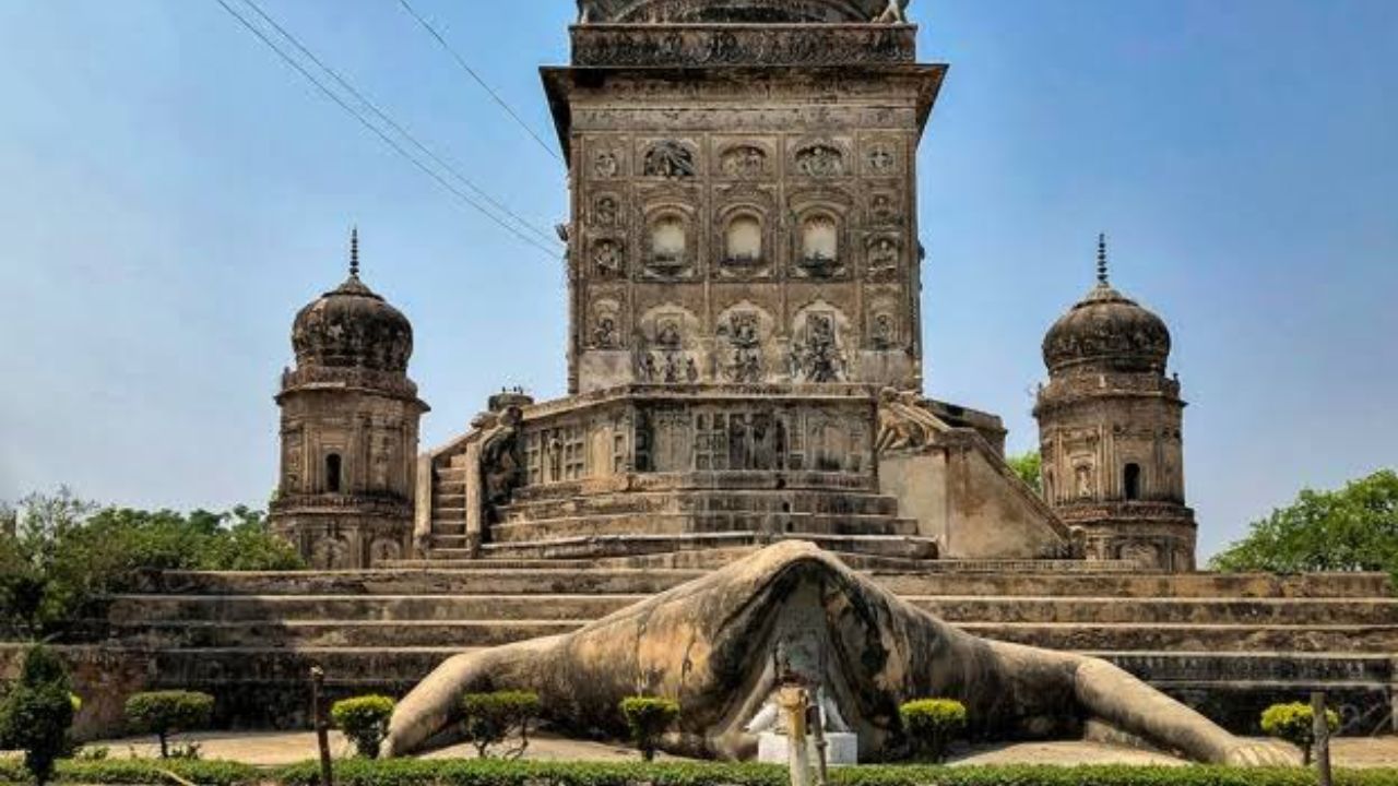 इथे तंत्र देवताच्या रूपात केली जाते केली भगवान शिवाची अर्चना, दिवसातून तीन वेळा रंग बदलतो शिवलिंग….