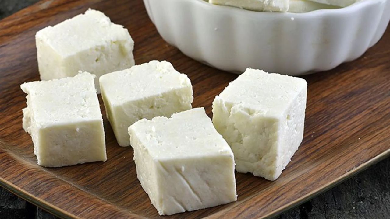 संपलं तरी काळजी नको! तुम्हाला माहिती आहे का? विना दूधही बनू शकतो पनीर, कंटेंट क्रिएटरने शेअर केला किचन हॅक