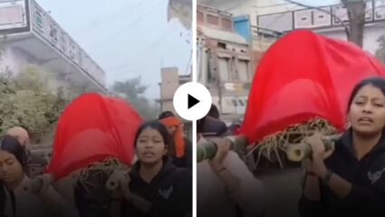 नात्यांनी दुरावलं, लेकींनी निभावलं! एकही नातेवाईक आला नाही… अश्रूंनी भरलेल्या डोळ्यांनी मुलींनीच उचलली आईची तिरडी; Video Viral