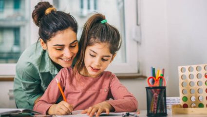 मुलांना बनवा सुसंस्कृत आणि प्रामाणिक; लहानपणापासून लावा या ५ महत्त्वाच्या सवयी