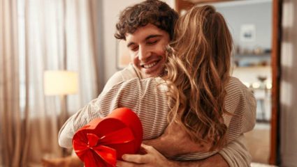 चॉकलेट-फुलांपेक्षा मोठं प्रेझेंट; यंदा ‘व्हॅलेंटाईन डे’ला जोडीदाराला द्या सुरक्षित भविष्याची भेट