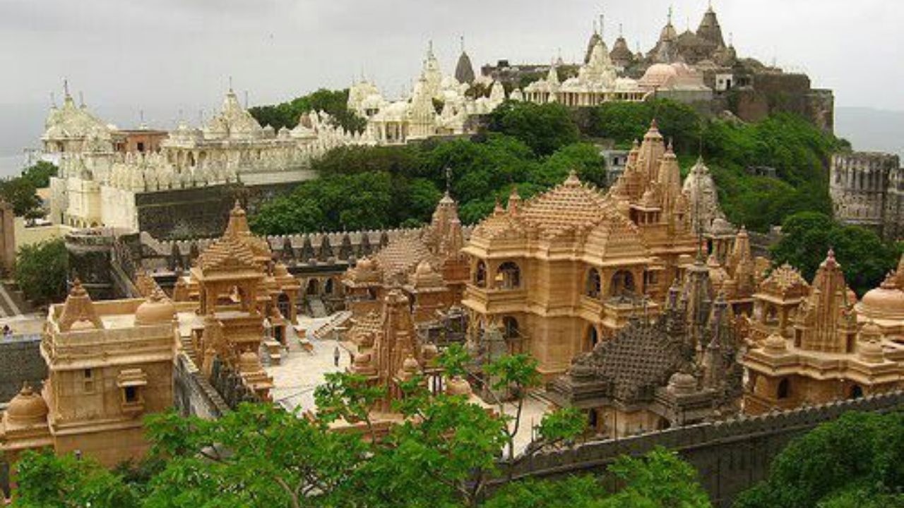 एकाच पर्वतावर 800 हून अधिक संगमरवर मंदिर, नक्षीकाम पाहून हैराण होतात लोक…