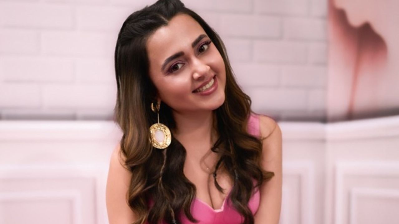 मराठमोळी अभिनेत्री Tejaswi Prakash ने मुंबईत घेतलं अलिशान घर, किंमत ऐकून तुम्हाला ही वाटेल आश्चर्य
