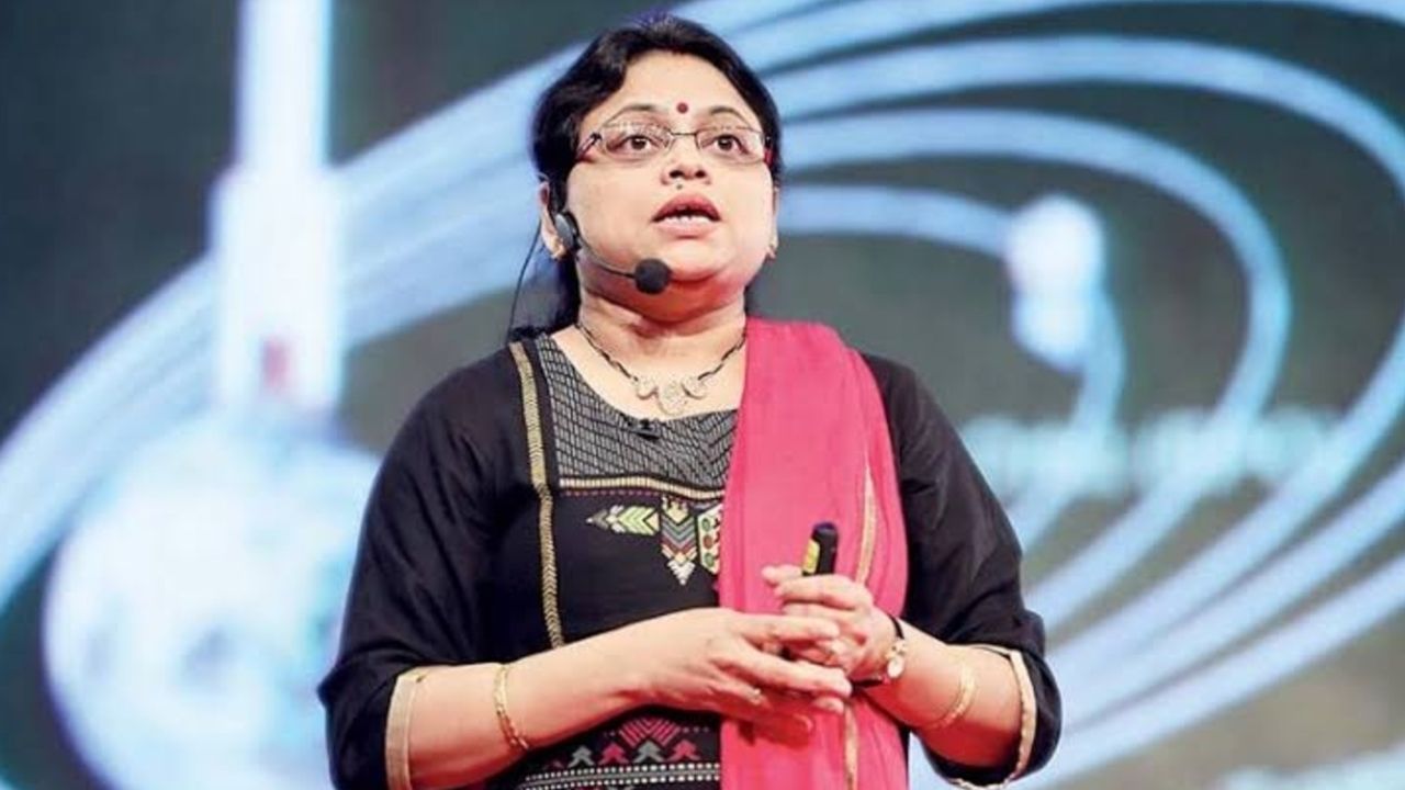 रितू करीधल : भारताच्या मंगळ मोहिमेची आखणी आणि अंमलबजावणी करण्यात रितू करीधल यांनी मदत केली आणि ती पहिल्याच प्रयत्नात यशस्वी झाली. परंतु बहुतेक लक्ष पुरुष शास्त्रज्ञांकडे गेले.