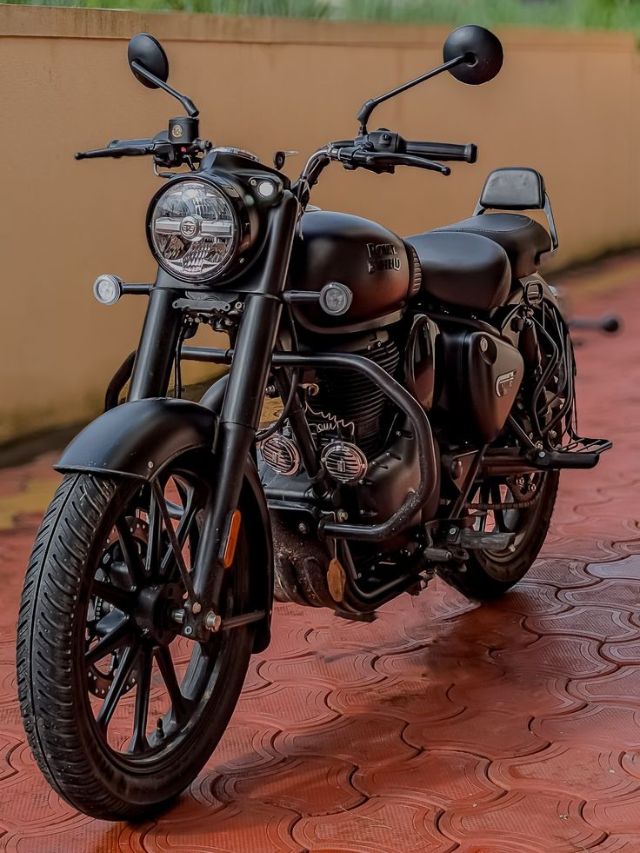 सर्वात पहिली Classic 350 केव्हा लाँच झाली होती?