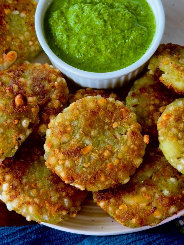 महाशिवरात्रीनिमित्त घरी बनवा कुरकुरीत साबुदाणा टिक्की 