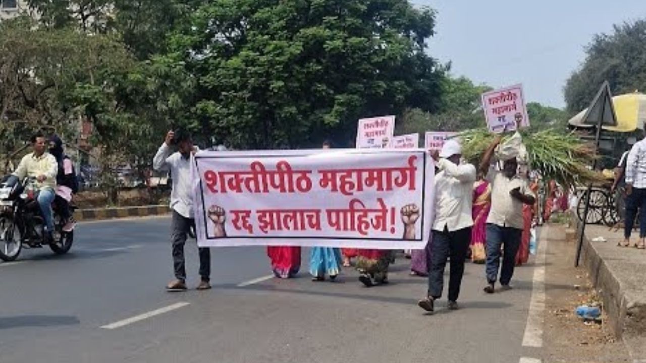 Shaktipeeth Highway : महामार्गासाठी इंचभरही जमीन देणार नाही; तहसीलदार कार्यालयावर शेतकऱ्यांचा मोर्चा