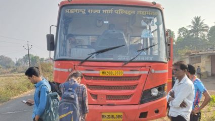 Karjat News: नेरळला जाणारी एसटी बंद पडल्याने विद्यार्थ्यांचे हाल, पायपीट करून गाठावे लागले परीक्षा केंद्र