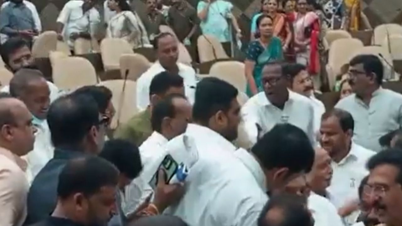 Thane : शिवसेना भाजप आमनेसामने; सभागृह नेते निवडीनंतर ठाण्यात खडाजंगी