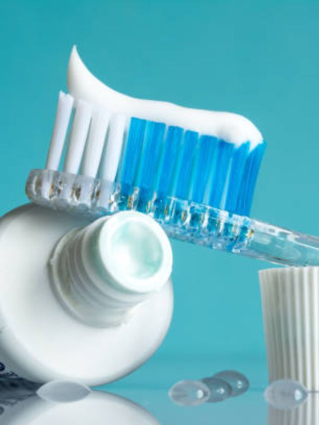 टूथपेस्टने घरातील कोणत्या वस्तू स्वच्छ होतात जाणून घ्या