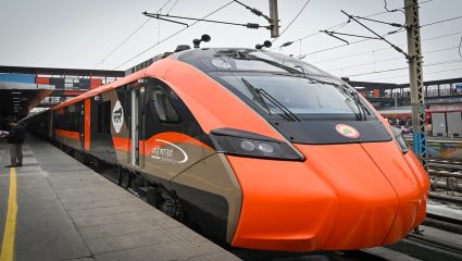 आनंदाची बातमी! अवघ्या १३ तासांत गोव्यात…! नवीन वंदे भारत ट्रेन धावणार, मार्ग आणि वेळ जाणून घ्या