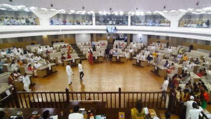 सर्वसाधारण सभेतील संकेतांचा सत्ताधाऱ्यांना विसर; विरोधी पक्षाच्या आक्षेपानंतर बिडकरांकडून दखल