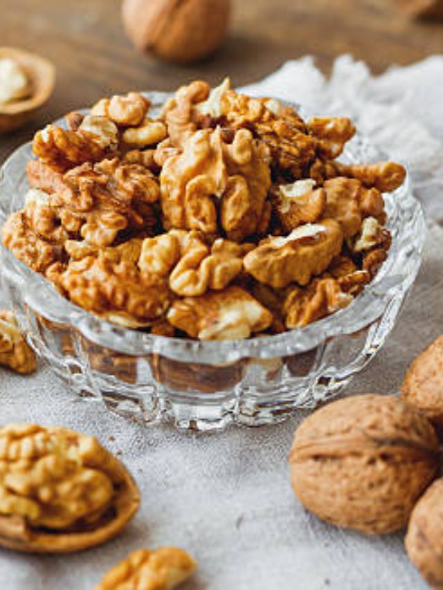 अक्रोड भिजवल्यानंतरही खावे का?