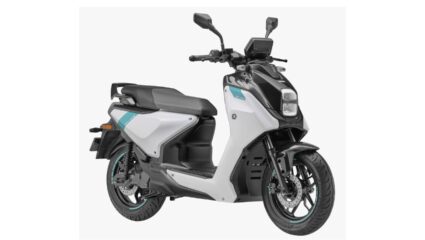 एकदा चार्ज करा अन् 169 किमी फिरा! Yamaha ची पहिली इलेक्ट्रिक स्कूटर EC-06 भारतात दाखल