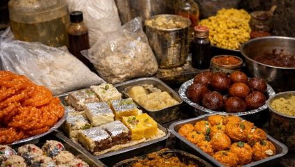 नागरिकांनो.. गोडधोड पदार्थ सुरक्षित आहेत काय? सणाच्या मुहूर्तावर भेसळयुक्त मिठाईचा सुळसुळाट
