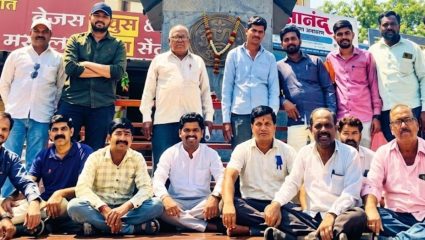 Ahilyanagar News: राहुरी-शनिशिंगणापूर रेल्वेचा मार्ग बदला! सोनाईत बाधित शेतकऱ्यांचे साखळी उपोषण सुरु