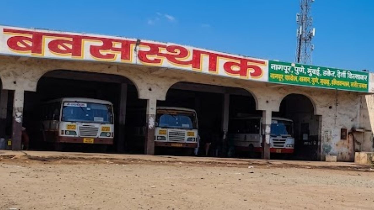 Ahilyanagar News: 1 वर्षांपूर्वीच कामाला मंजुरी मात्र श्रेयापायी अडकले ‘या’ बसस्थानाकचे काम