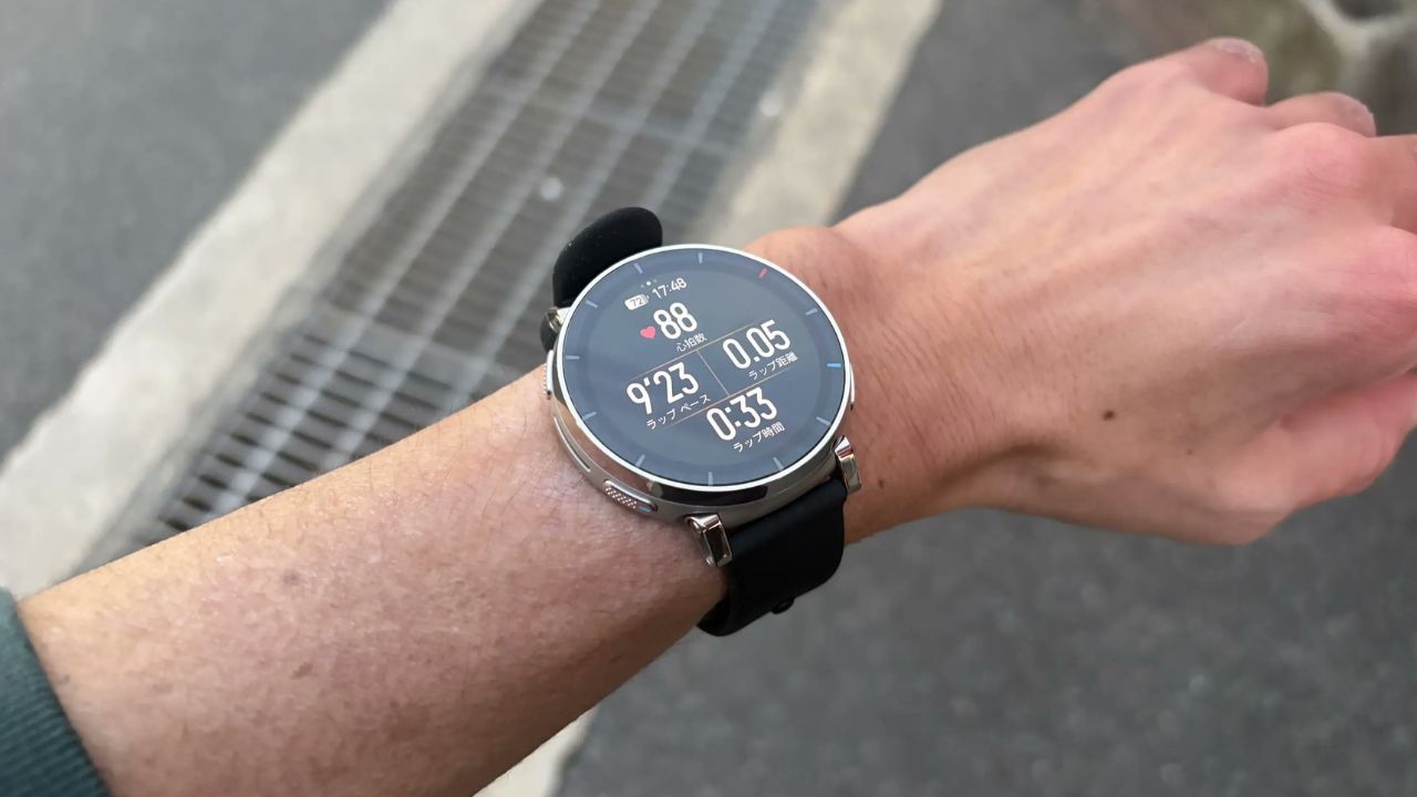 Amazfit ने लाँच केली जबरदस्त कॉम्पॅक्ट स्मार्टवॉच! रनर आणि हाइब्रिड एथलीट्ससाठी ठरणार खास, वाचा किंमत