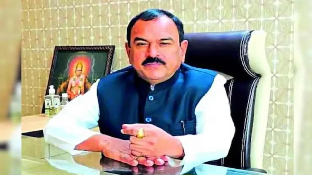 Ashok Kharat : ‘तो सिद्धपुरुष आणि माझा गुरू’, ‘त्या’ आत्मचरित्रामध्ये अशोक खरातचा उल्लेख; पुस्तकात चमत्कारांचे दाखले