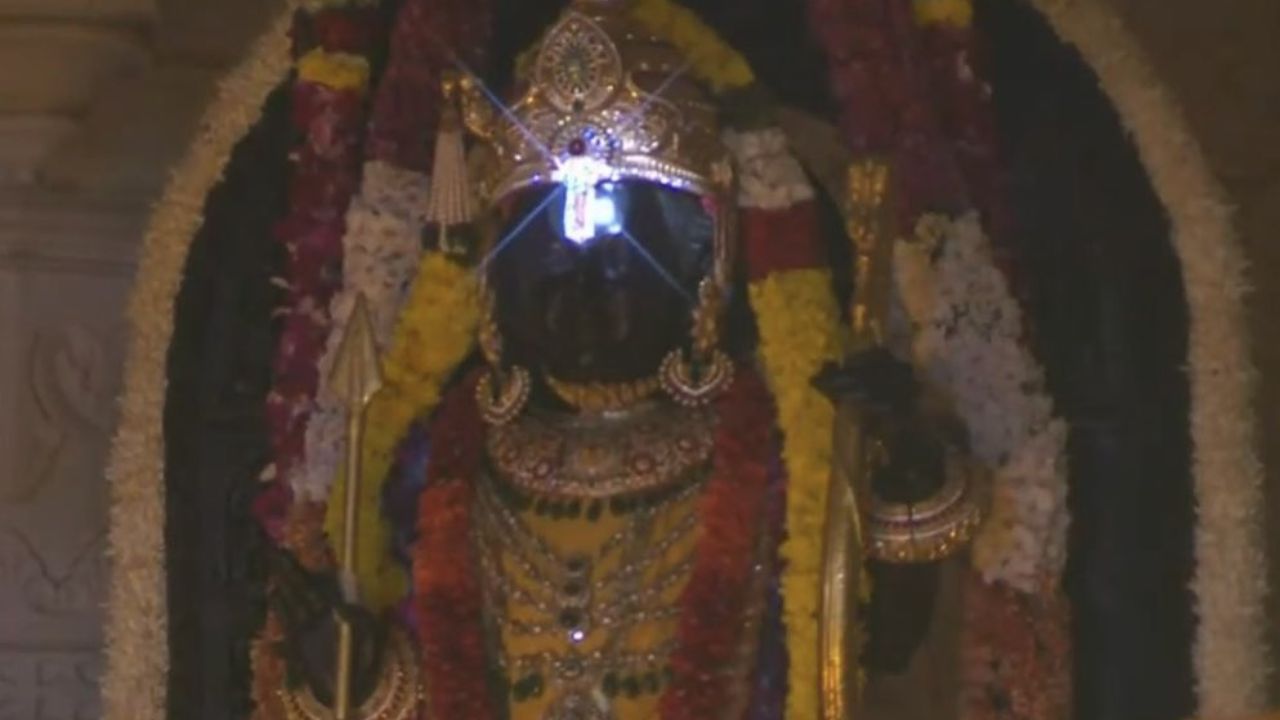 Ayodhya Ram Suryatilak : अयोध्येत प्रभू श्री रामांना सूर्यतिलक; तेजस्वी प्रकाशाने उजळले रामांचे मनमोहक रुप, Video Viral