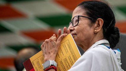 West bengal Election 2026 : ममतादीदींच्या अभेद्य किल्ल्याला BJP लावणार सुरुंग? दक्षिण कोलकात्यामध्ये कोण मारणार बाजी