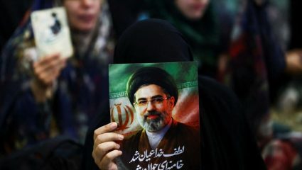 Mojtaba Khamenei: ‘एक पाय कबरमध्ये, दुसरा…’ इराणमध्ये ‘घोस्ट’ राजवट; मोजतबा खामेनींनबाबत CIA आणि Mossad चा ‘हा’ दावा