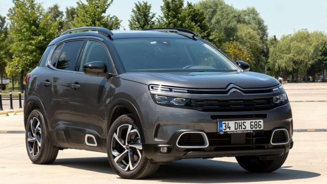 आता जुनी किंमत विसरा! भारतातील लोकप्रिय SUV ची किंमत थेट गगनाला भिडली; ‘इतक्या’ रुपयांची झाली वाढ