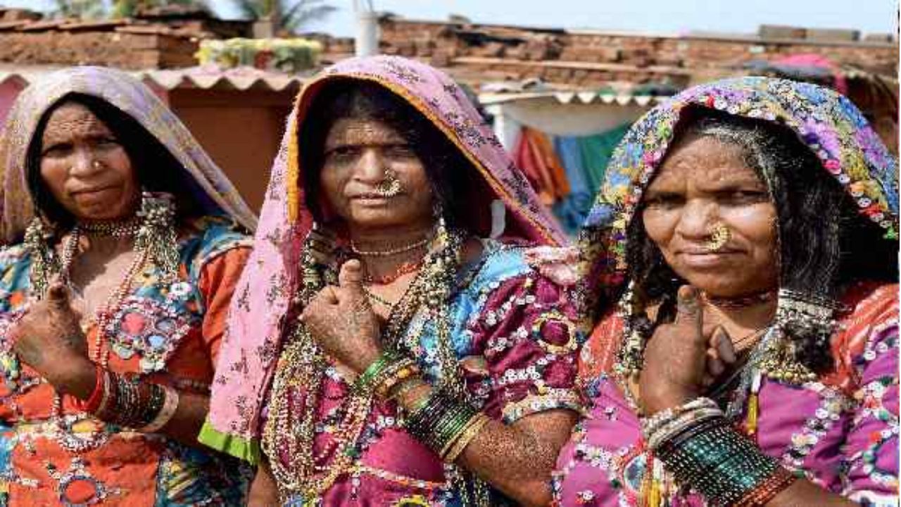 ST प्रवर्गात समावेश करावा; बंजारा समाजाच्या मागणीची दखल, निवृत्त न्यायाधीशांच्या अध्यक्षतेखाली समिती