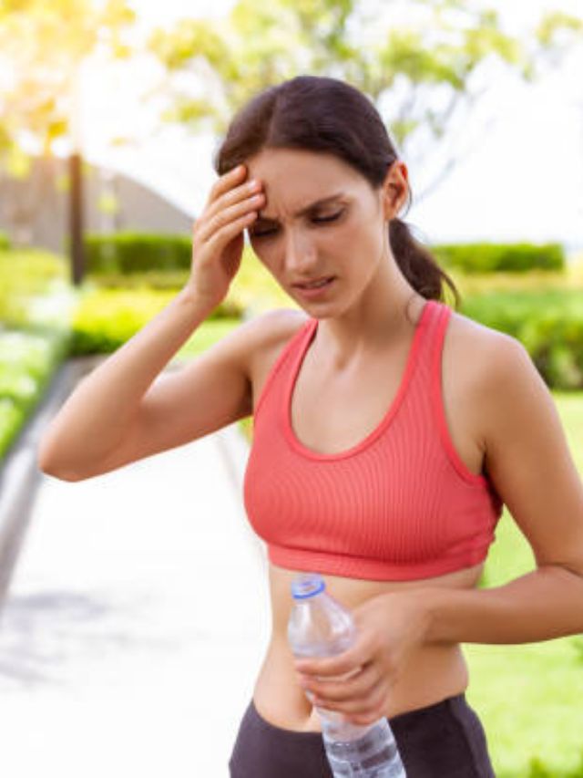 उन्हाळ्यात डिहायड्रेशन टाळण्यासाठी 7 टिप्स