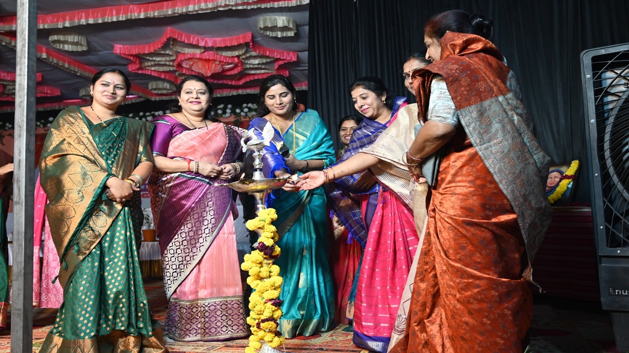 धाराशिवमध्ये महिलांना स्वावलंबी करण्याचा संकल्प; रोजगारासाठी अर्थसहाय्य व शहर विकासाच्या घोषणा