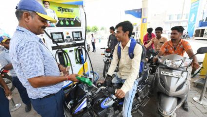 Nanded News : नांदेडमध्ये पेट्रोलचा कोणताही तुटवडा नाही; जिल्हाधिकाऱ्यांनी स्पष्टपणे दिले ‘हे’ निर्देश