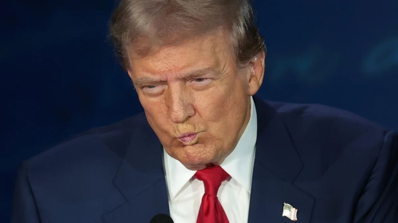 US Iran War : इराण युद्धात अमेरिका बॅक फुटवर! १० दिवसांतच ट्रम्प यांचा सूर बदलले; सत्तापालटाचा गेम फसला?