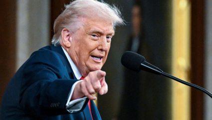 US Iran Conflict : खामेनेईंच्या मृत्यूनंतर आनंद व्यक्त करत Trump यांचा इराणला इशारा, संपूर्ण जगभरात खळबळ