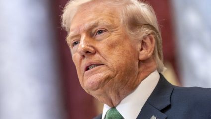 Iran-US War : इराण-अमेरिका युद्धादरम्यानच अमेरिका बुडाला मोठ्या कर्जात; $39 ट्रिलियनचा कर्जाचा बोजा