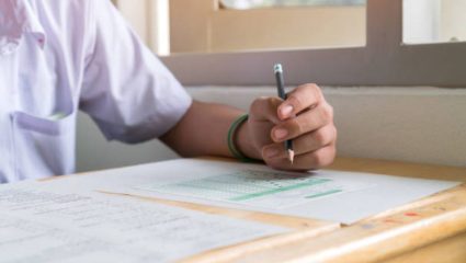 TETमध्ये इंग्रजी सक्तीची करा! मराठी माध्यमातील शिक्षकांसाठी पळवाटा रोखण्यासाठी परिपत्रक