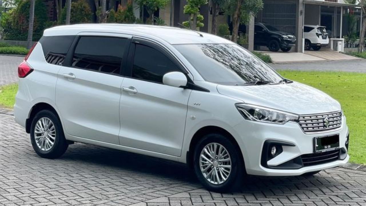 26 KM चा मायलेज, 360 डिग्री कॅमेरा आणि किंमत 10 लाखांपेक्षा कमी!14 लाख घरांची पसंती ठरली ‘ही’ कार