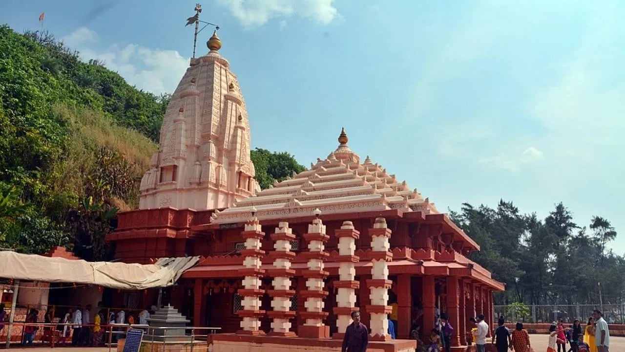 गणपतीपुळेला पर्यटकांची पहिली पसंती; शिमगोत्सवात पर्यटकांबरोबरच चाकरमान्यांची गर्दी