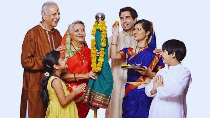 Gudi Padwa 2026: गुढी पाडव्याच्या दिवशी काय करावे? गुढी उभारण्याची पद्धत जाणून घ्या