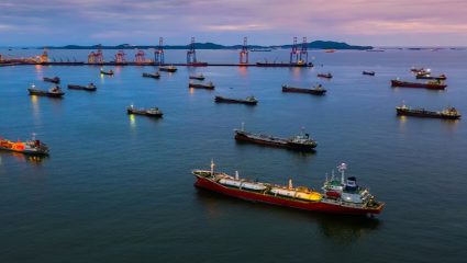 Hormuz Crisis : भारताचा 3,00,000 टन LPG होर्मुझच्या सामुद्रधुनीत अडकला? जर तो सापडला, तर किती स्वयंपाकाचा गॅस भरता येईल?