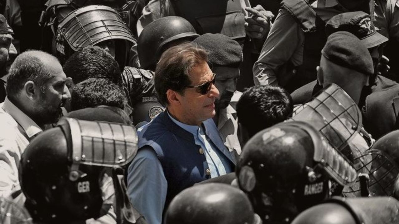 ‘न्यायाधीशांना लाज वाटली पाहिजे’, Imran Khan यांचा संयम सुटला; पाकिस्तानी न्यायव्यवस्थेची लाजीरवाणी अवस्था दाखवली जगाला