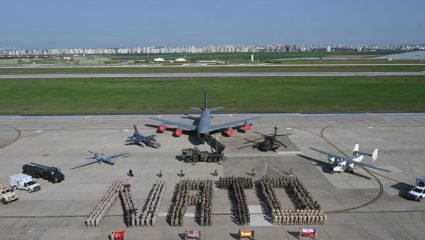 Incirlik Air Base : तुर्की थरारलं! इराणच्या क्षेपणास्त्रांनी नाटो तळाला केलं टार्गेट; पहा आकाशातील ‘तो’ थरार, VIDEO VIRAL