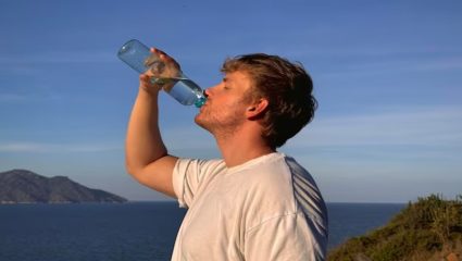 कच्च्या तेलाच्या दरवाढीचा परिणाम; भारतात पाण्याची बाटली महागण्याची शक्यता?